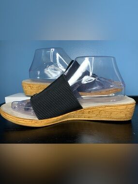 CHARLESTON SHOE CO. Black Wide-Band Slide Sandals
